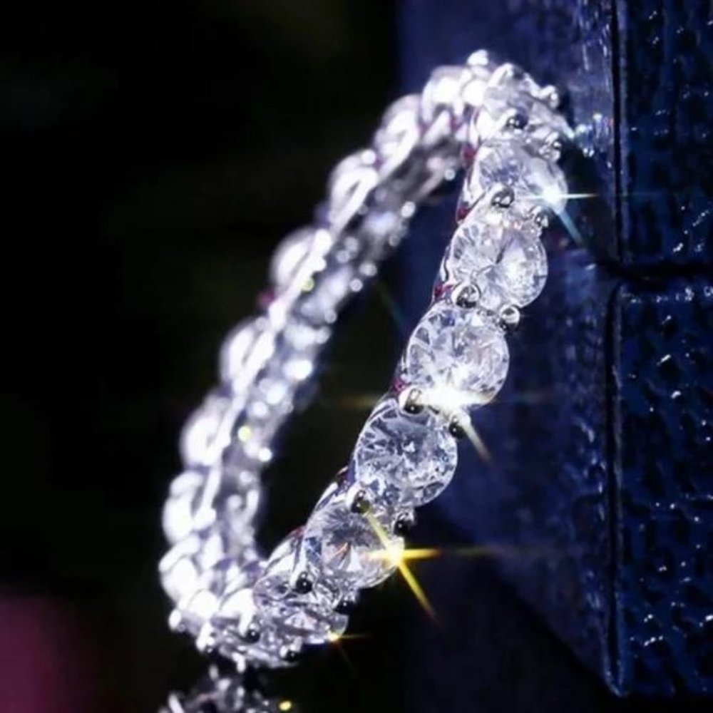 NEW ROUND DIAMOND 925 STERLING SILVER RING, CUTE RING, SHINY RING.